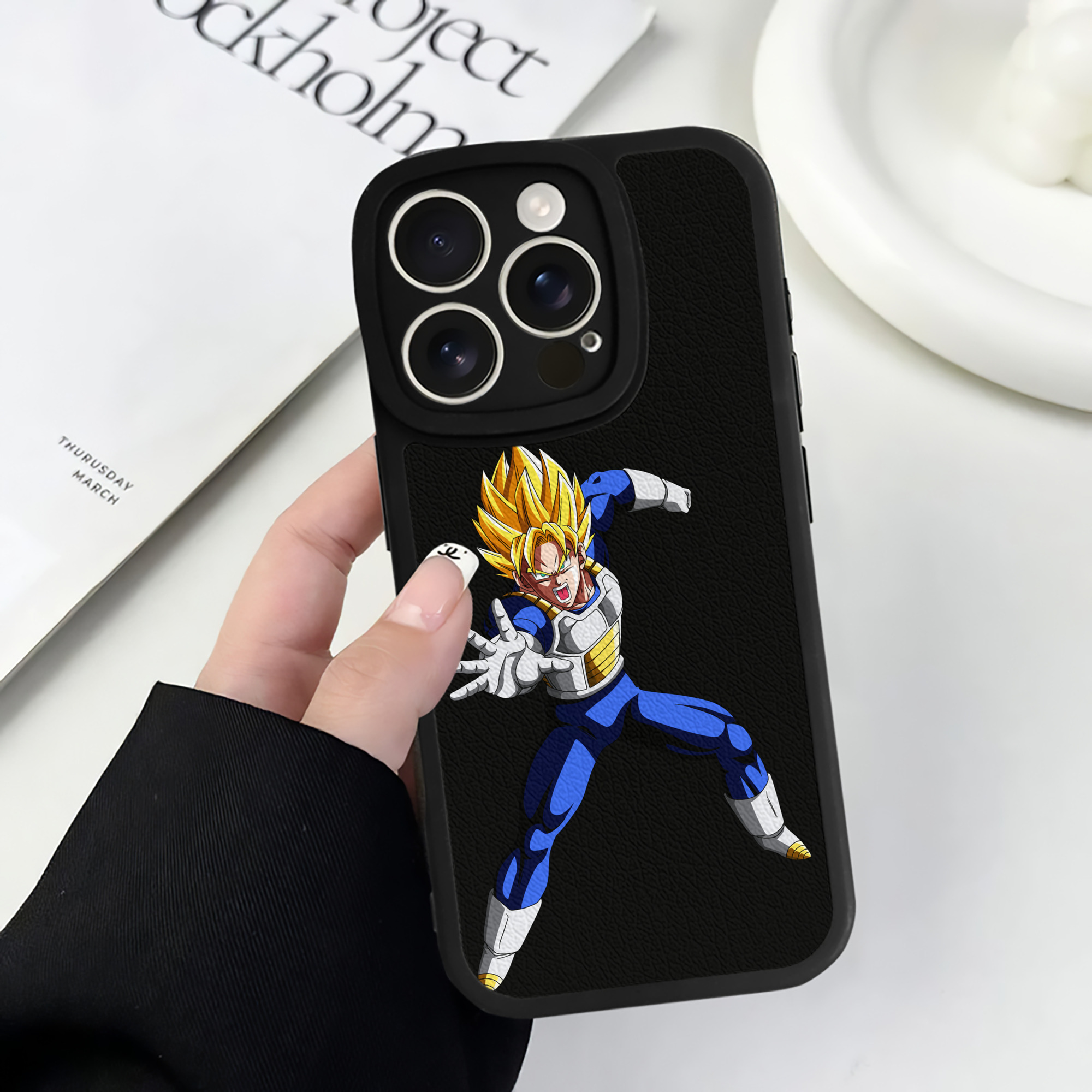 （画像用） ドラゴンボール ベジータ四世（Bejīta Yonsei）DRAGON BALL Vegeta IV 【iPhone 16シリーズ対応】シリコンスマホケース（レザー調） 材質：シリコン